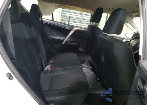 2017 Toyota Rav4 Le z USA, uszkodzony, nr VIN JTMBFREV6HJ135960